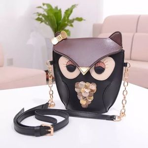 Owl mini purse, missing bow on right ear